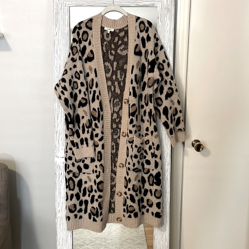Adorable long-length leopard cardigan